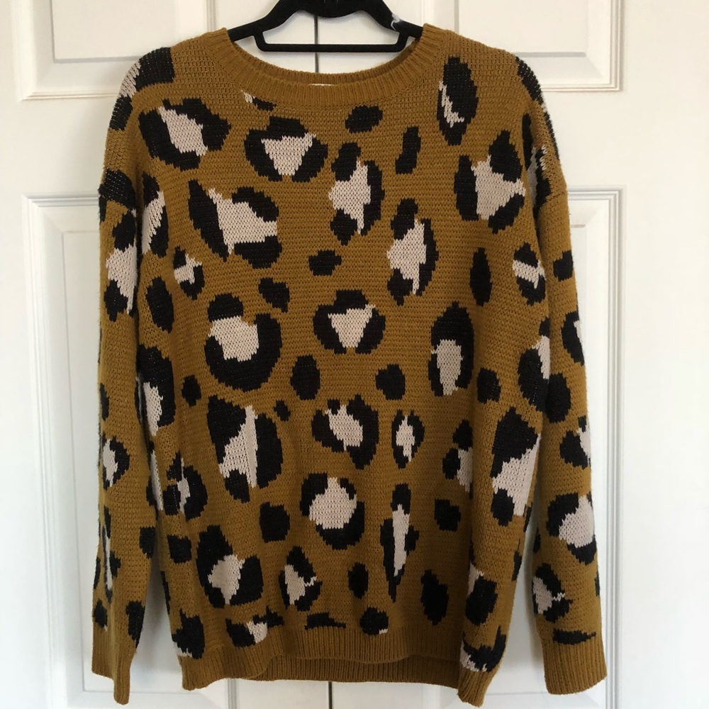 Forever 21 print sweater size medium